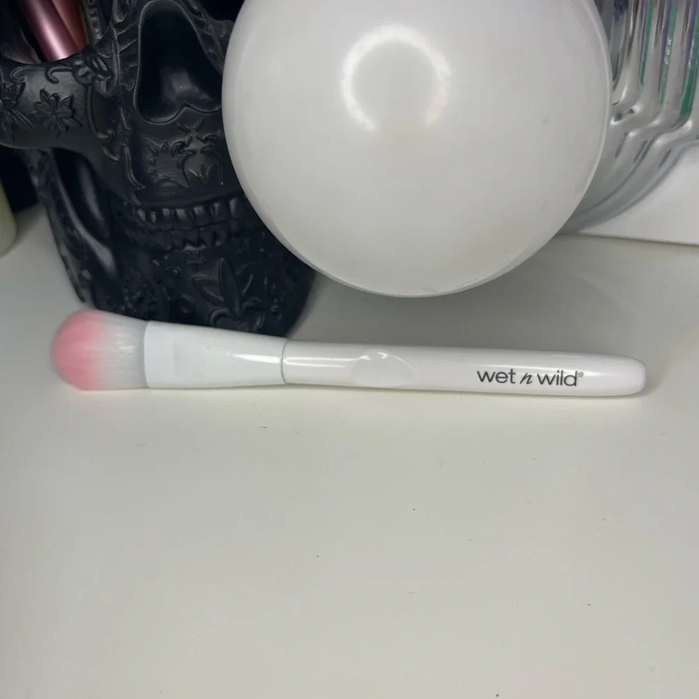 3/$15 Wet N Wild Pink & White Makeup Brush